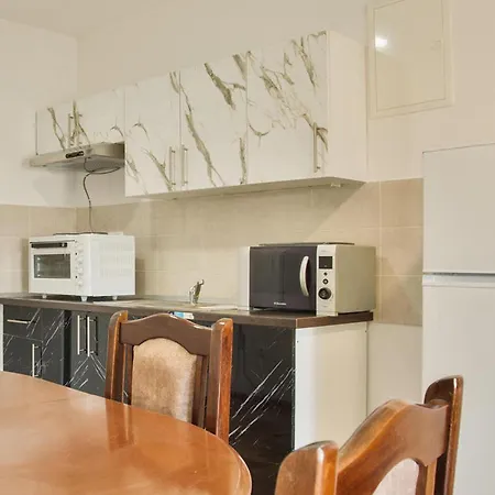 Lovely In With Kitchen Apartment