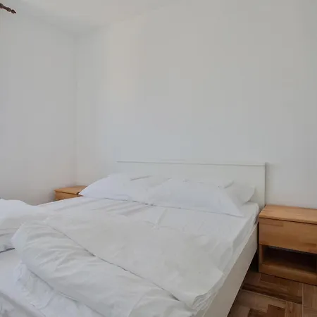 Lovely In With Kitchen Apartment Vir