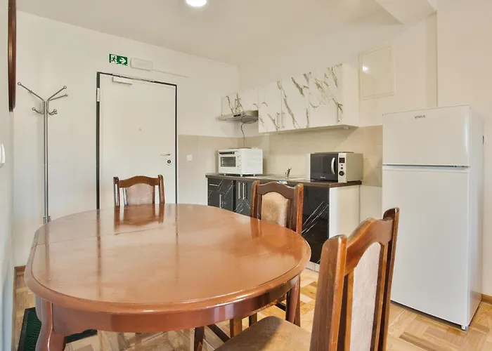 Lovely In With Kitchen Vir